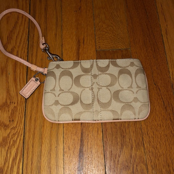 ❤️BUNDLEME❤️ Coach Wristlet - Picture 2 of 7